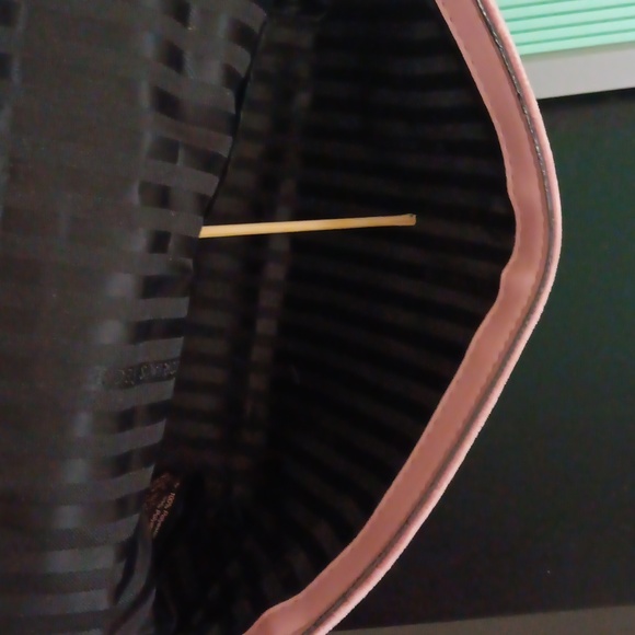 Nwt Victoria's Scret Pink Velvet Purse with Chain Strap - Picture 3 of 8